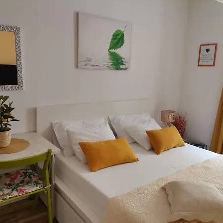 Old Town With Parking * Pag Town