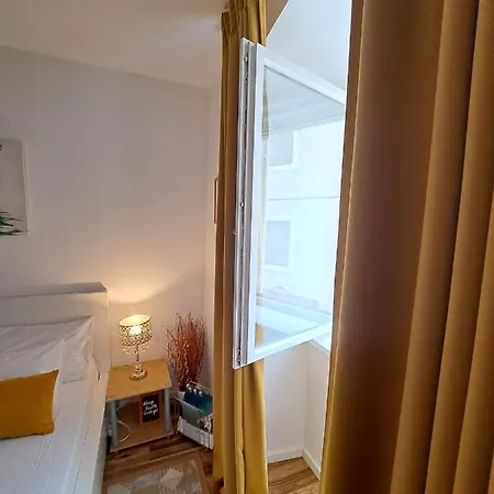 Old Town With Parking * باغ