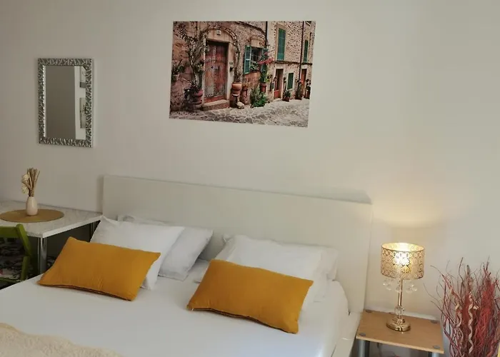 Old Town With Parking 帕格